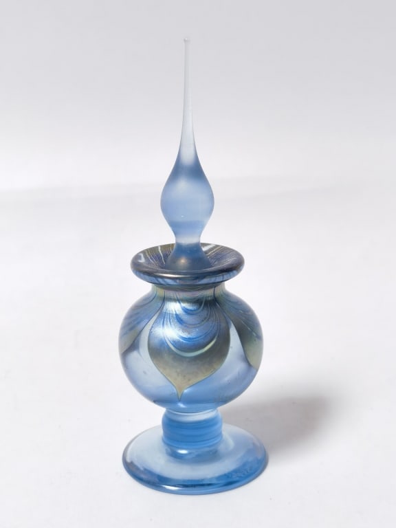 Vintage Blue Iridescent Pulled Feather Glass Perfu: Vintage Blue Iridescent Pulled Feather Glass Perfume Bottle, 4 3/8in