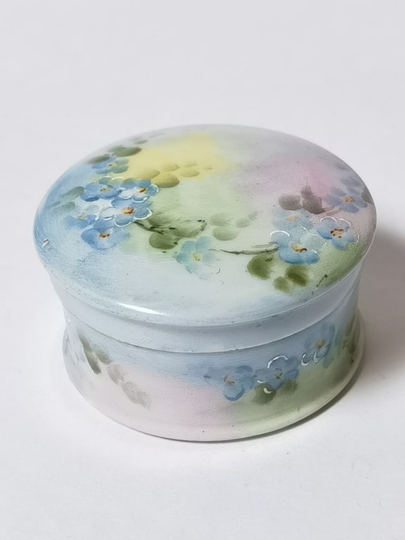 Vintage Limoges Floral Porcelain Trinket Box (1 of 4)