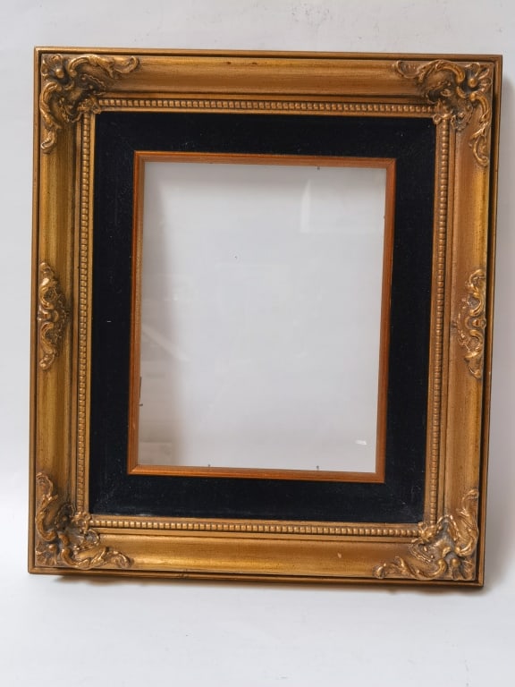 Gilt Wood Painting Frame: Gilt Wood Painting Frame, 16.5in by 14.5in, Opening: 10in by 8in