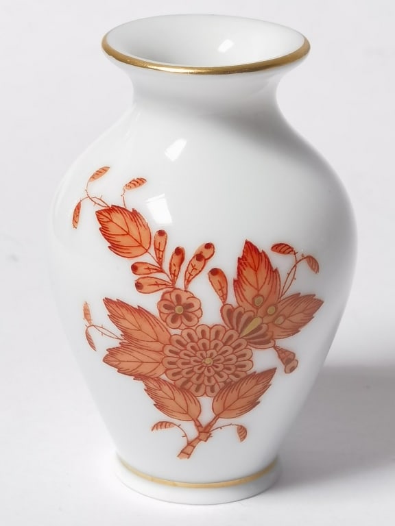 Herend Hungary Chinoserie Ovoid Vase: Herend Hungary Chinoserie Ovoid Vase, 2.5in