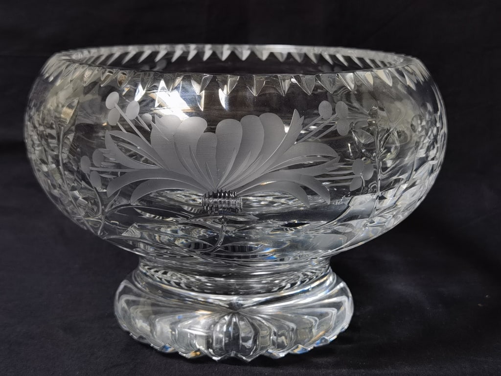 Royal Brierley Crystal Honeysuckle Bowl: Royal Brierley Crystal Honeysuckle Bowl, 8in
