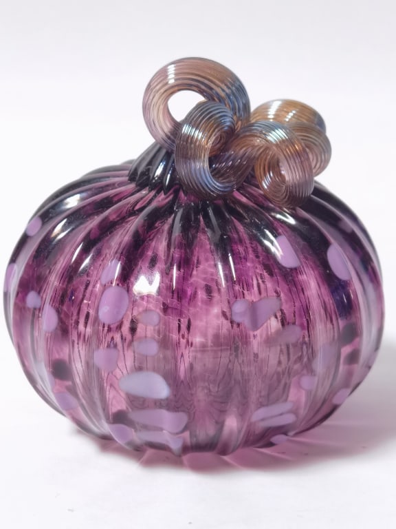 2015 Signed Amethyst Spotted Art Glass Pumpkin (1 of 4)