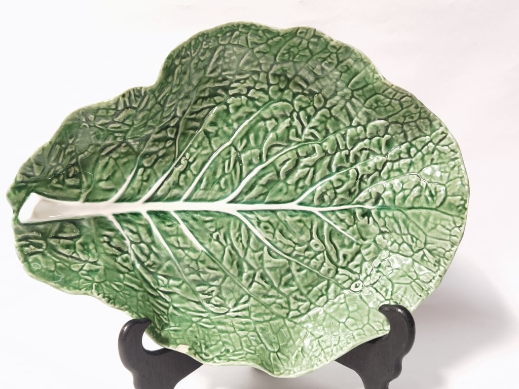 Large Bordallo Pinheiro Porcelain Cabbage Leaf Pla (1 of 5)