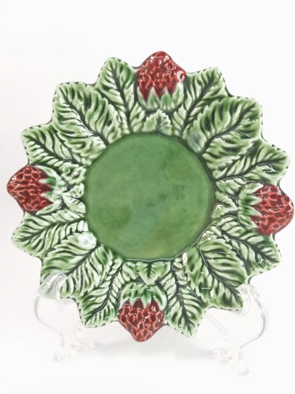Vintage Bordallo Pinheiro Porcelain Strawberry Pla (1 of 3)