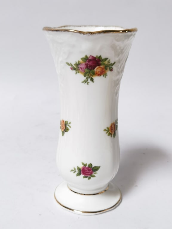 1962 Royal Albert Old Country Roses Vase (1 of 4)