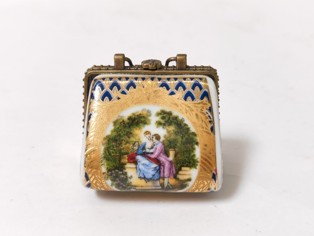 Vintage Gilt Porcelain Purse Trinket Box (1 of 4)