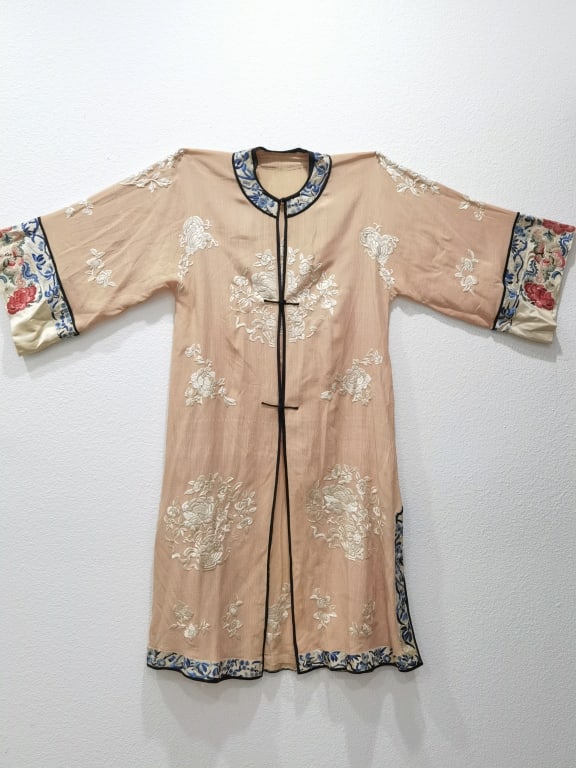 Vintage Chinese Embroidered Woman's Robe on Pink S (1 of 8)