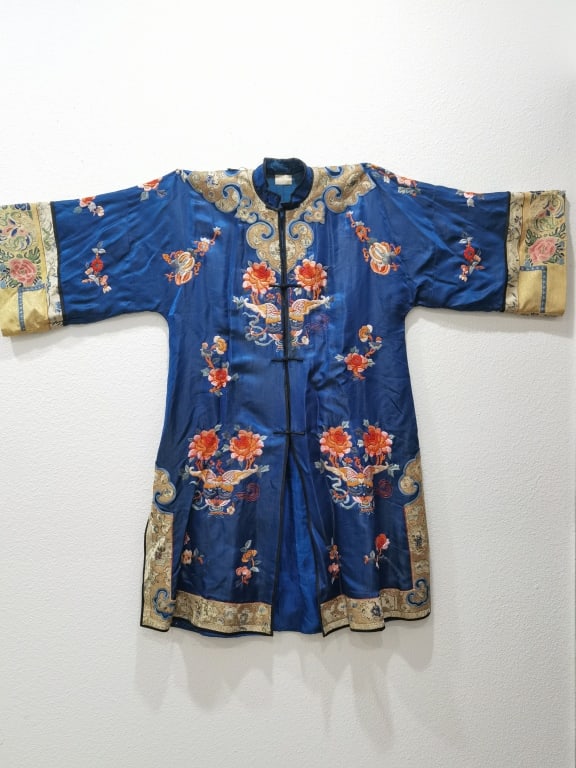 Vintage Chinese Embroidered Woman's Robe on Blue S (1 of 9)