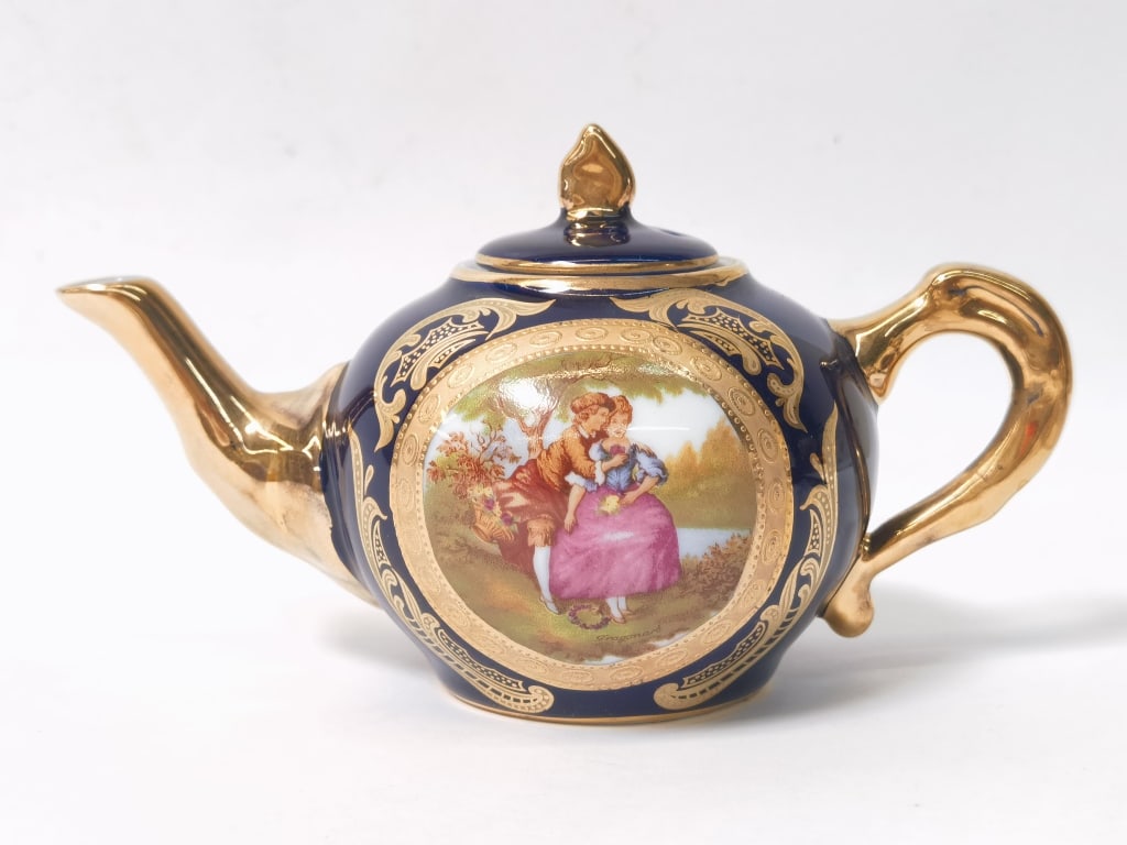Vintage Gilt Cobalt Blue Porcelain Teapot: Vintage Gilt Cobalt Blue Porcelain Teapot, 7in by 4in