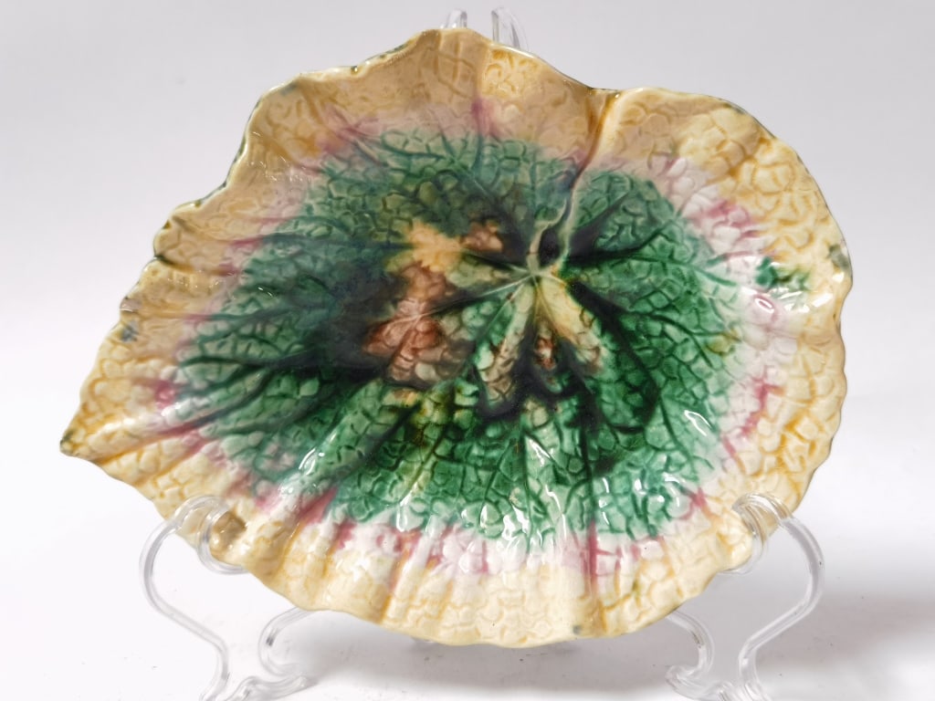 Antique Etruscan Majolica Begonia Leaf Dish (1 of 5)