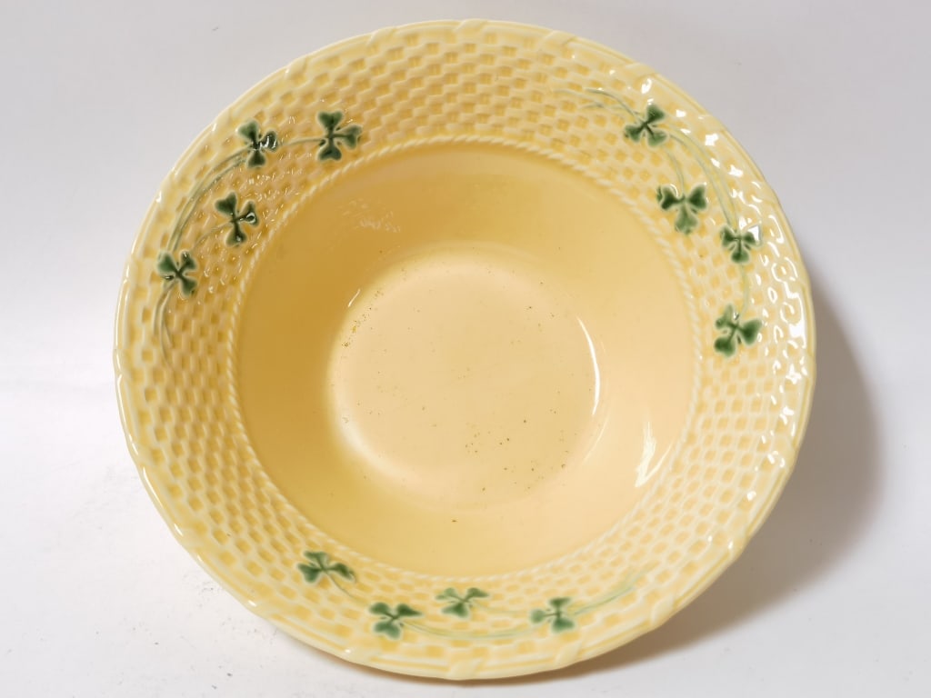 Bordallo Pinheiro Portugal Yellow Shamrock Basketweave Bowl (1 of 5)