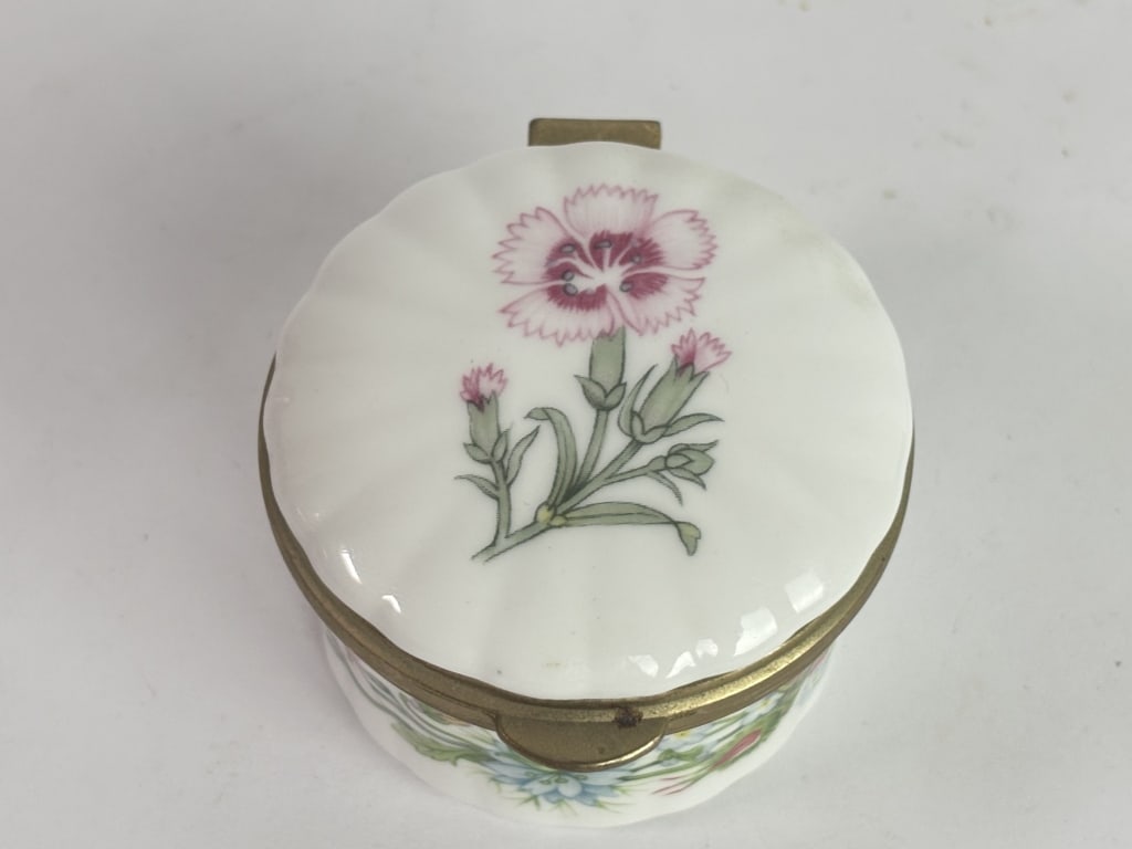 Vintage Aynsley Wild Tudor Trinket Box (1 of 5)