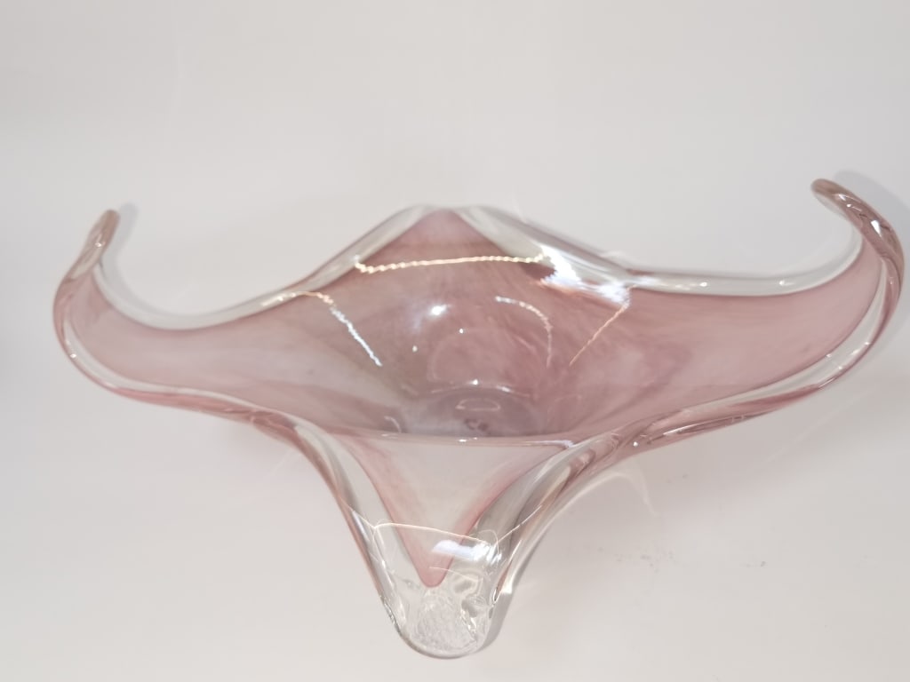 Vintage Murano Italy Pink Art Glass Centerpiece: Vintage Murano Italy Pink Art Glass Centerpiece, 15in by 6.5in