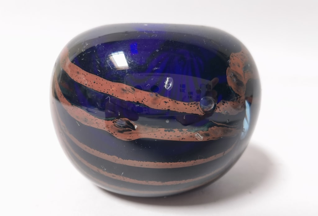 2022 Signed Nikolas Pulled Pattern Art Glass Vase - 3