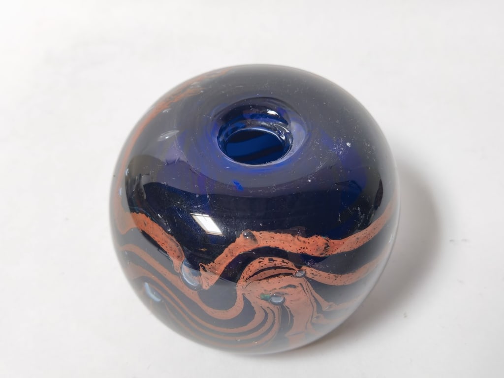 2022 Signed Nikolas Pulled Pattern Art Glass Vase - 4