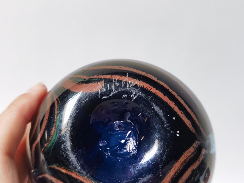 2022 Signed Nikolas Pulled Pattern Art Glass Vase - 6