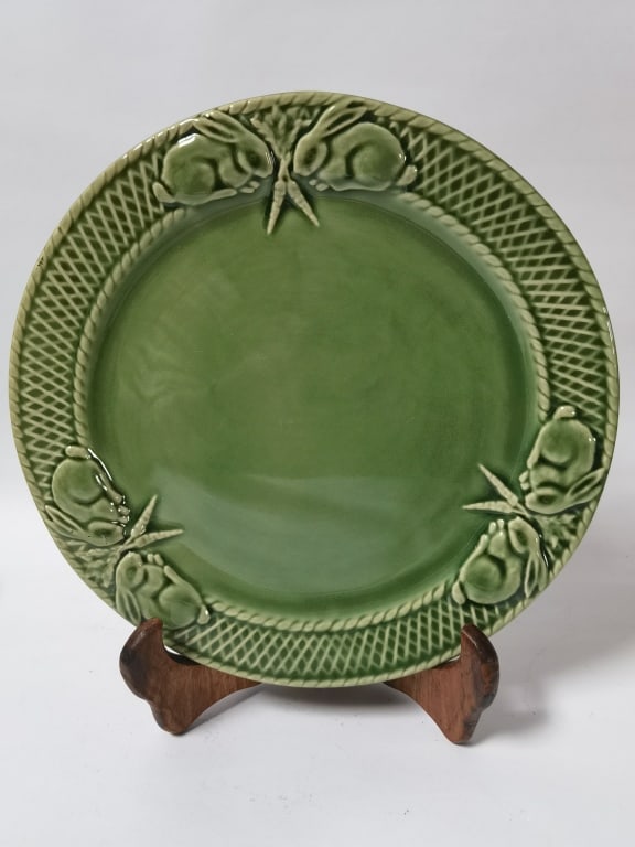 Bordallo Pinheiro Porcelain Green Rabbit Plate: Bordallo Pinheiro Porcelain Green Rabbit Plate, 10.25in