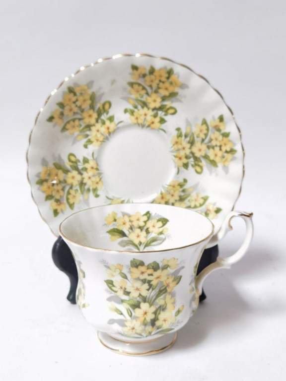 Royal Albert Springtime Series Primrose Tea Cup Se: Royal Albert Springtime Series Primrose Tea Cup Set, 5.5in & 3in by 4.25in