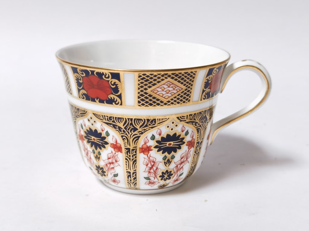 Royal Crown Derby Porcelain Old Imari Cup (1 of 4)