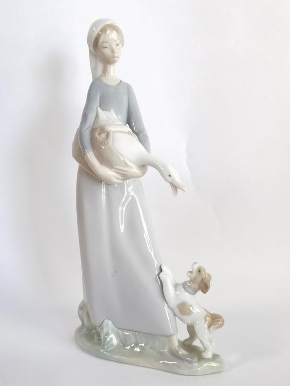 Lladro Spain Porcelain "Girl with Goose and Dog" F (1 of 5)