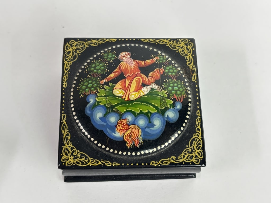 Vintage Russian Palekh Miniature Lacquer Box (1 of 3)