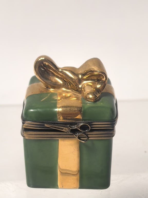 Limoges Peint Main LaGloriette Gift Box Trinket Bo (1 of 4)