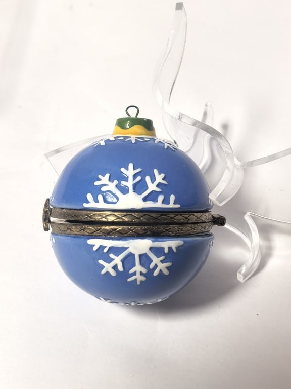 Blue Snowflake Bauble Trinket Box (1 of 3)