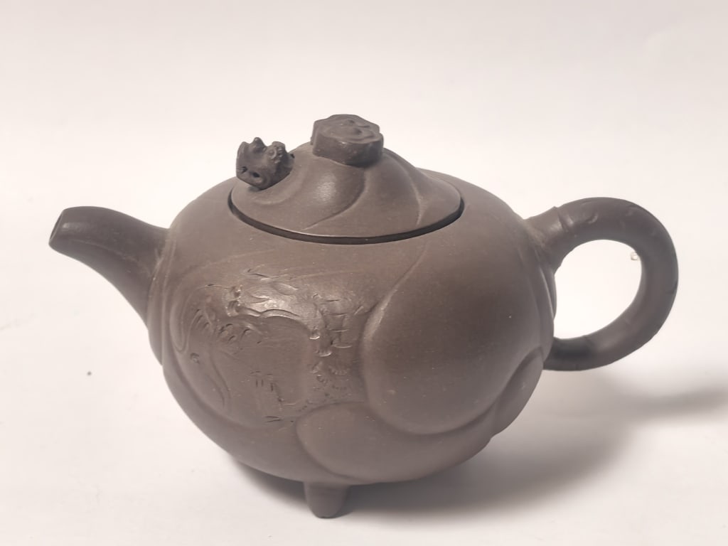 Vintage Chinese YiXing ZiSha Teapot: Vintage Chinese YiXing ZiSha Teapot, 5.25in by 3.25in by 3.25in