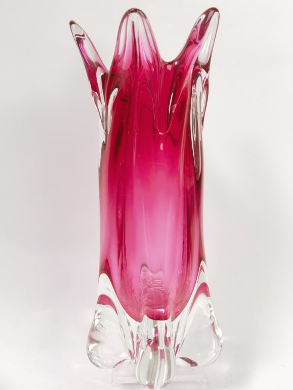 Large Vintage Murano Italy Pink Art Glass Vase: Large Vintage Murano Italy Pink Art Glass Vase, 11.25in