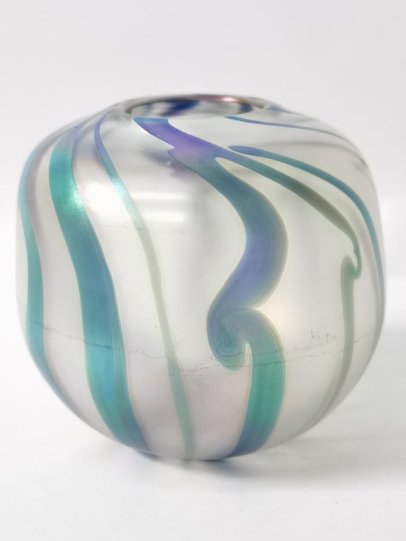 1984 Signed Frosted Iridescent Swirl Art Glass Vas: 1984 Signed Frosted Iridescent Swirl Art Glass Vase, 7.5in