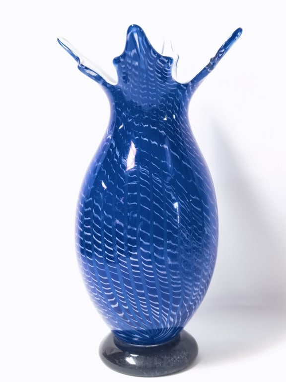 Large Murano Italy Cobalt Blue Feather-Pull Crown: Large Murano Italy Cobalt Blue Feather-Pull Crown Top Vase, 14.25in by 7.5in