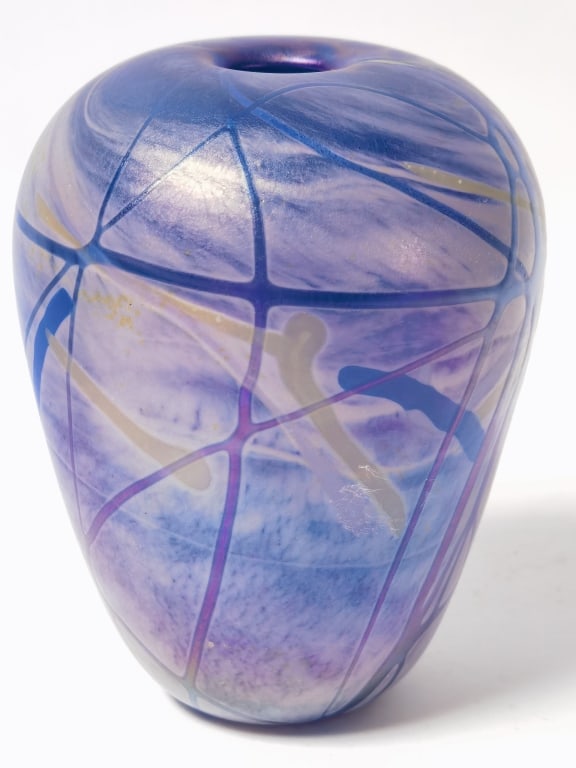 1989 Signed Iridescent Abstract Line Frosted Vase: 1989 Signed Iridescent Abstract Line Frosted Vase, 4.75in by 3.5in