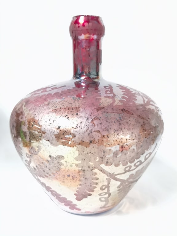 Large Vintage Frosted Leaf Ombre Glass Vase: Large Vintage Frosted Leaf Ombre Glass Vase, 14.25in by 11.25in