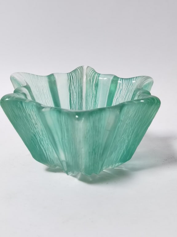 Unsigned Vintage Daum France Aqua Blue Pierre D'Av: Unsigned Vintage Daum France Aqua Blue Glass Pierre D'Avesn Bowl, 5.25in by 2.5in
