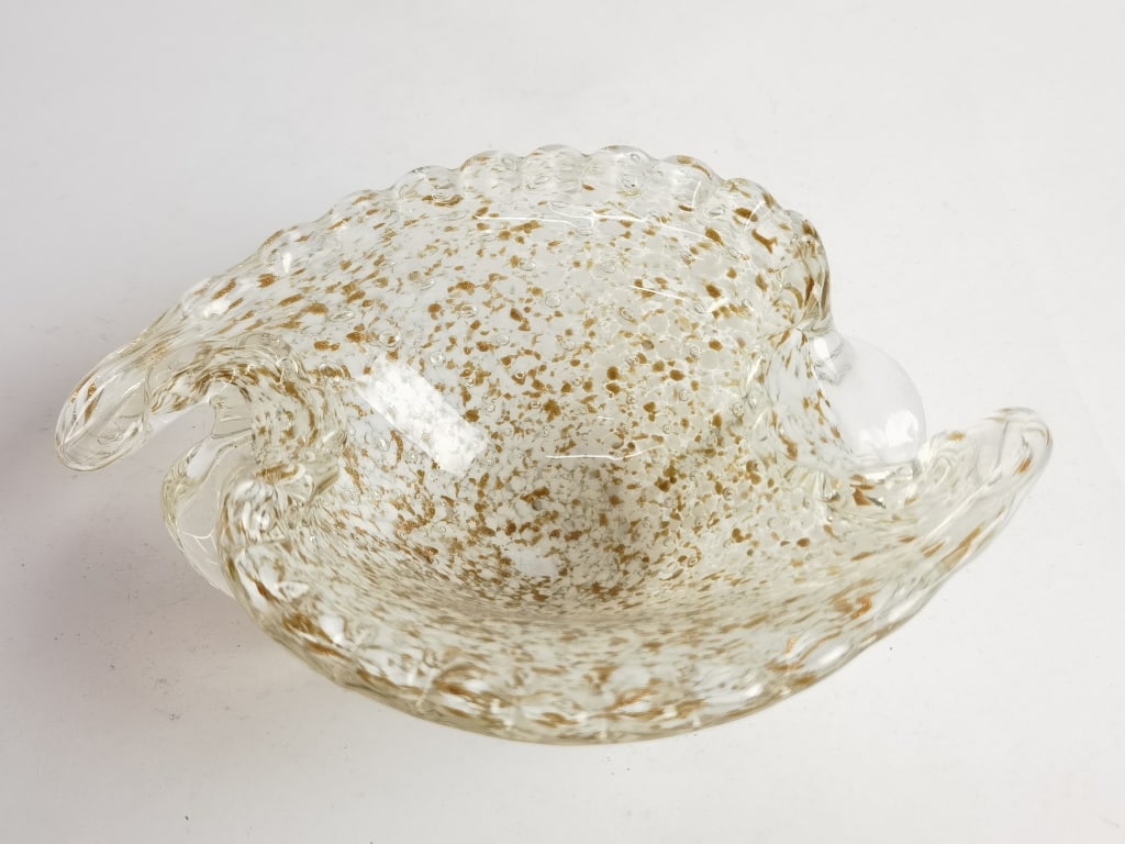 Vintage Murano Italy Controlled Bubble Gold Glitte: Vintage Murano Italy Controlled Bubble Gold Glitter Glass Shell Bowl, 8 7/8in by 6 3/8in by 2.75in