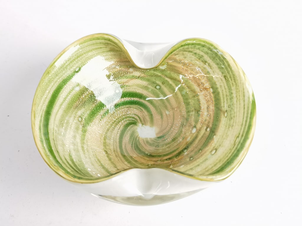 Vintage Murano Italy Green/Glitter Swirl Art Glass: Vintage Murano Italy Green/Glitter Swirl Art Glass Bowl, 5 3/8in by 4 5/8in by 2in