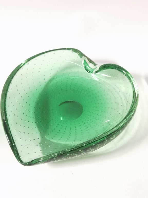 Vintage Murano Italy Controlled Bubble Green Glass: Vintage Murano Italy Controlled Bubble Green Glass Heart Bowl, 6.5in by 2in