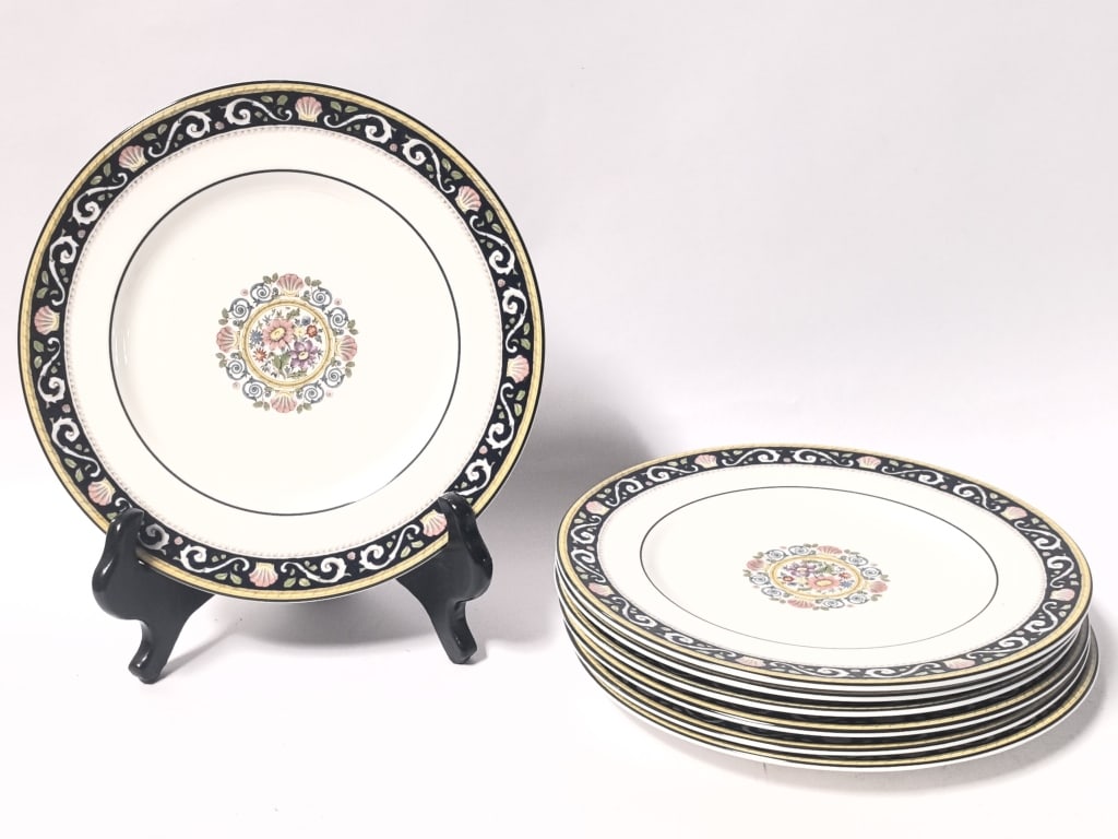(7) Vintage Wedgwood Porcelain Runnymede Plates (1 of 6)