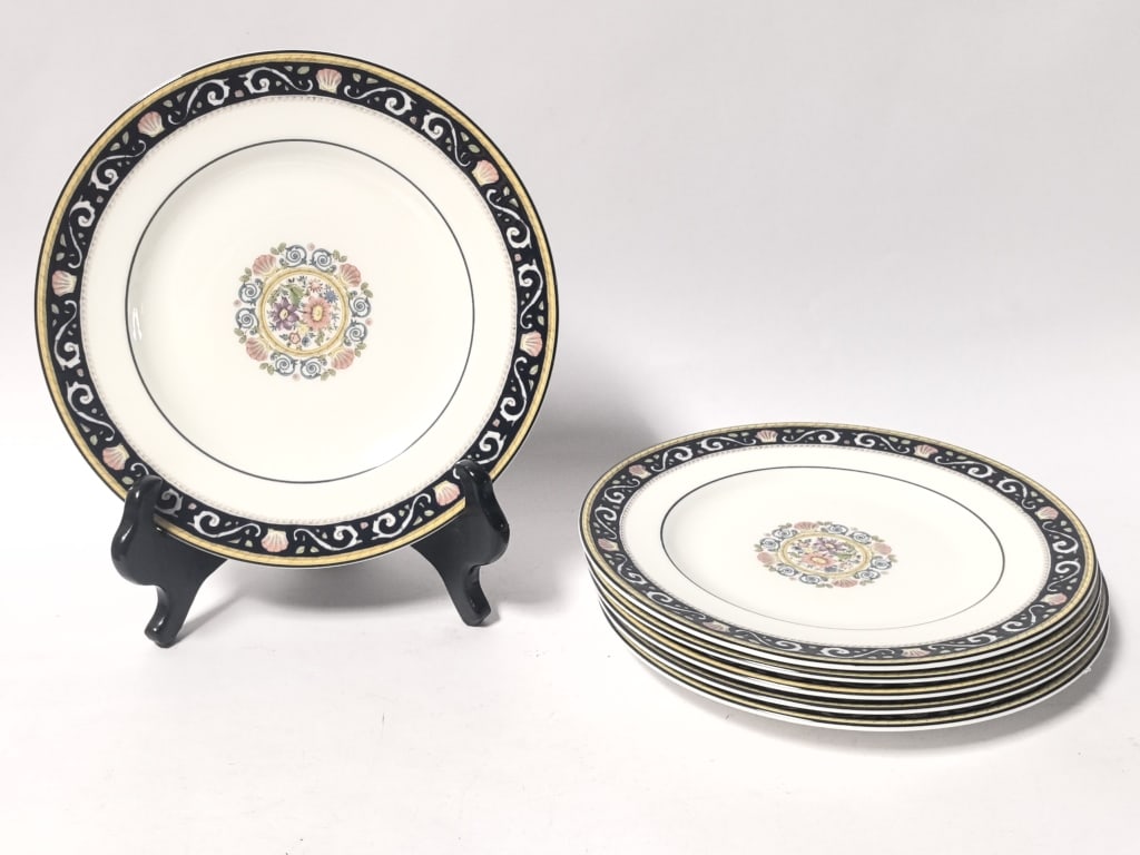 (6) Vintage Wedgwood Porcelain Runnymede Plates: (6) Vintage Wedgwood Porcelain Runnymede Plates, 8in