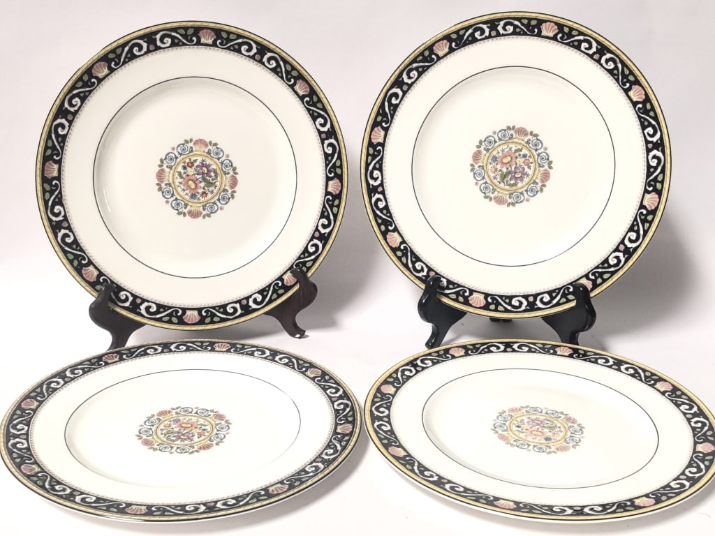 (4) Vintage Wedgwood Porcelain Runnymede Plates: (4) Vintage Wedgwood Porcelain Runnymede Plates, 10.75in