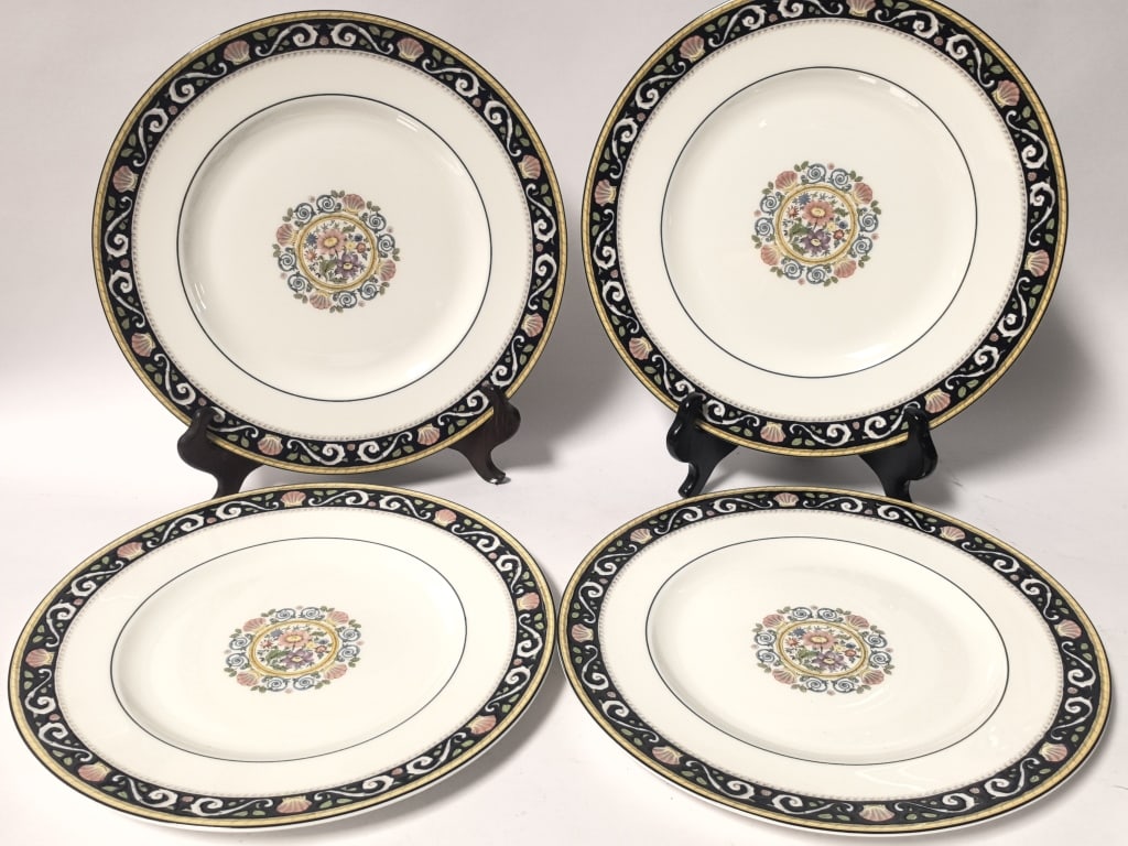 (4) Vintage Wedgwood Porcelain Runnymede Plates: (4) Vintage Wedgwood Porcelain Runnymede Plates, 10.75in