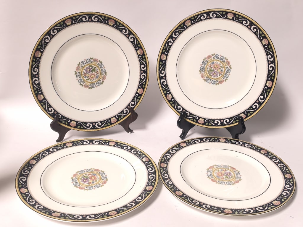 (4) Vintage Wedgwood Porcelain Runnymede Plates: (4) Vintage Wedgwood Porcelain Runnymede Plates, 10.75in