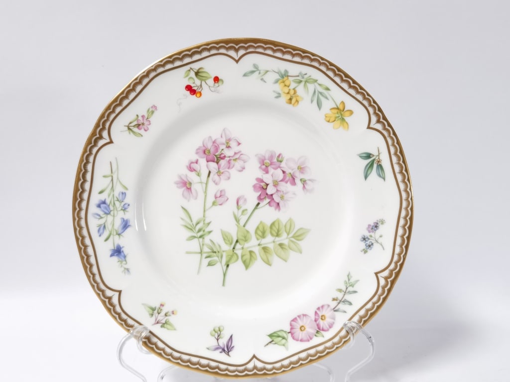 1991 Royal Worcester Sandringham Floral Plate (1 of 7)
