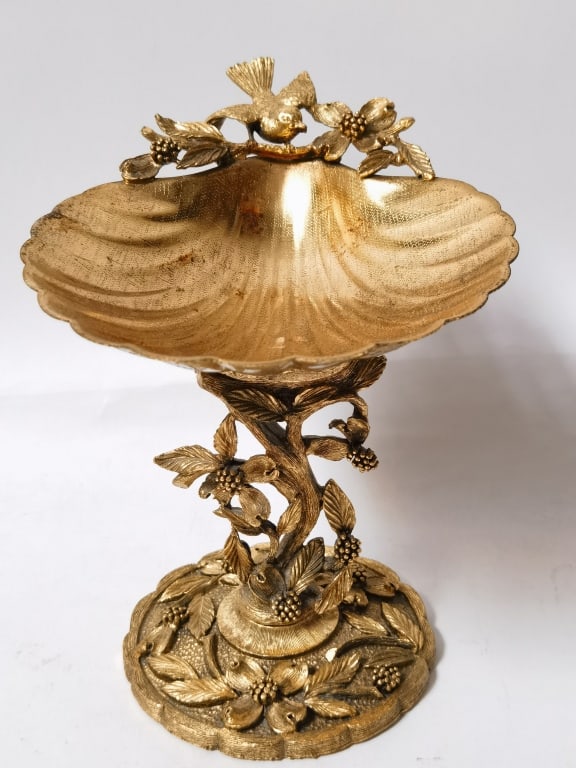 Vintage Matson Gilt Bronze Shell-Form Pedestal Dis: Vintage Matson Gilt Bronze Shell-Form Pedestal Dish, 6in by 6in