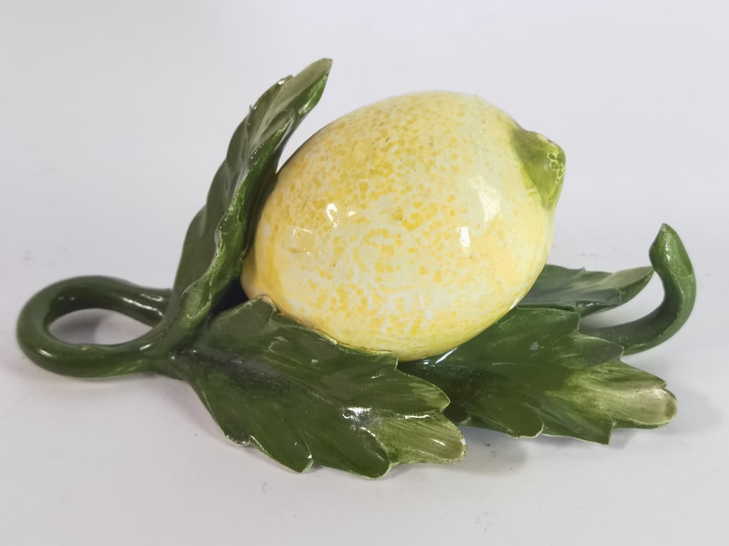 Capodimonte Italy Majolica Lemon: Capodimonte Italy Majolica Lemon, 5.75in
