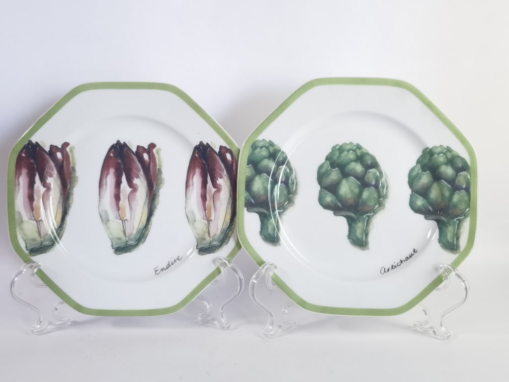 (2) William-Sonoma Vegetable Garden Plates: (2) William-Sonoma Vegetable Garden Plates, 8.5in