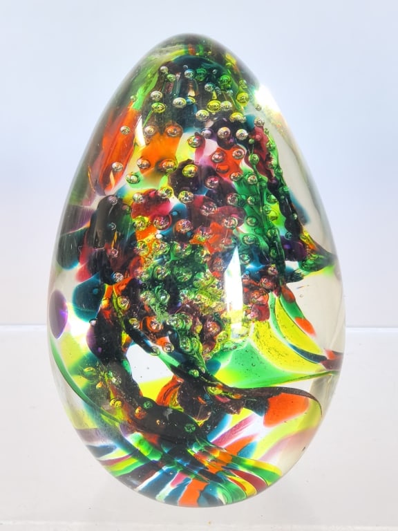 2005 GES Bullicante Art Glass Egg Paperweight: 2005 GES Bullicante Art Glass Egg Paperweight, 2.75in by 2in
