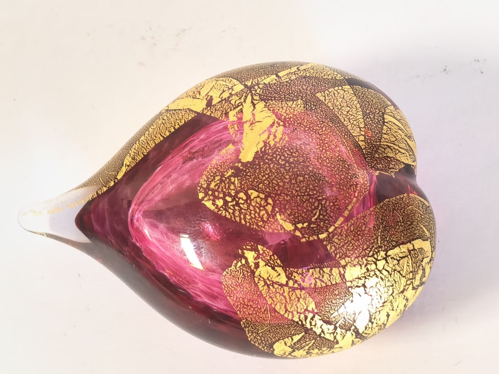 Signed Gold Glitter Pink Art Glass Heart Paperweig (1 of 3)