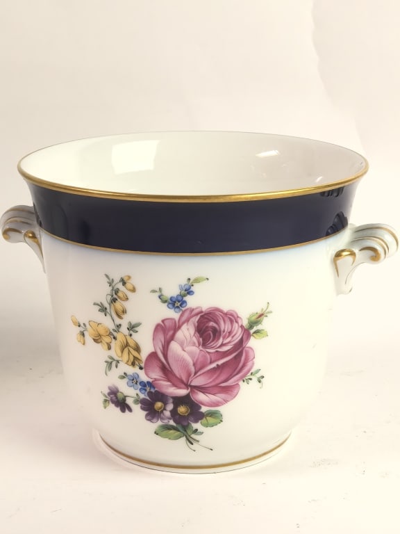 Vintage Hutschenreuther Porcelain Cachepot: Vintage Hutschenreuther Porcelain Cachepot, 6in by 4.25in