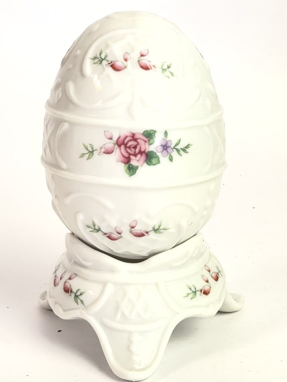 Vintage Relief-Moulded Porcelain Egg on Footed Sta: Vintage Relief-Moulded Porcelain Egg on Footed Stand, 3 5/8in